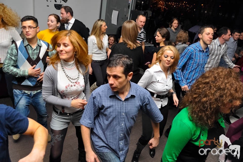 Dans şi distracţie în Blondy's Art Cafe, 