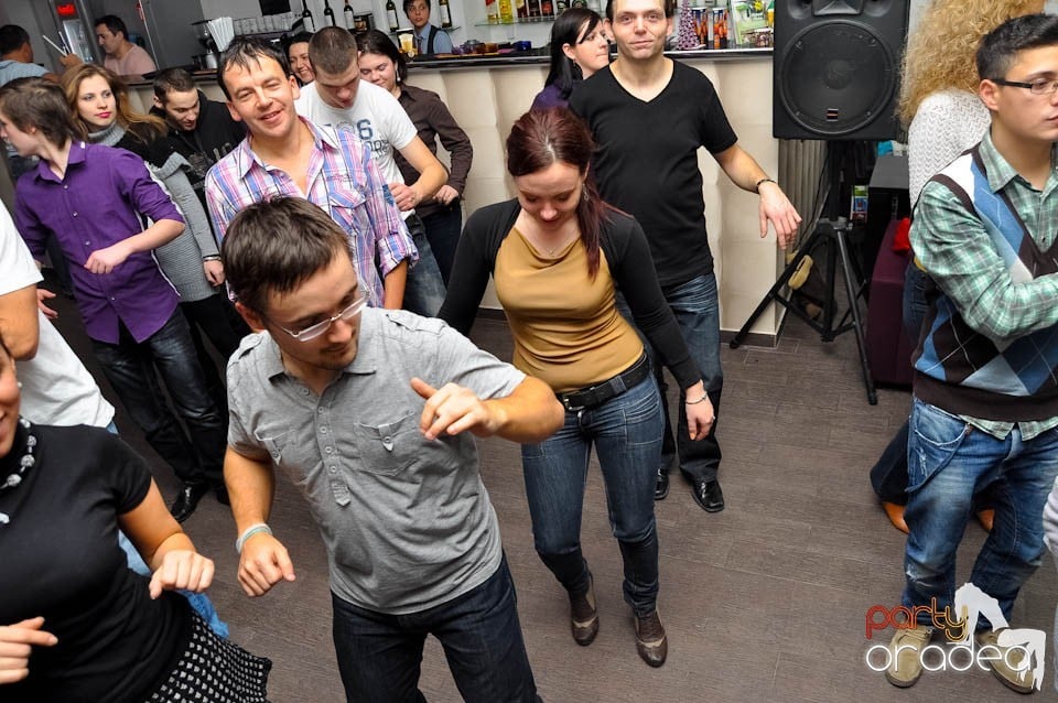 Dans şi distracţie în Blondy's Art Cafe, 