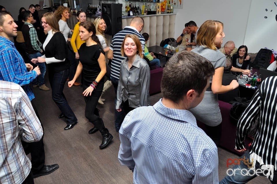 Dans şi distracţie în Blondy's Art Cafe, 