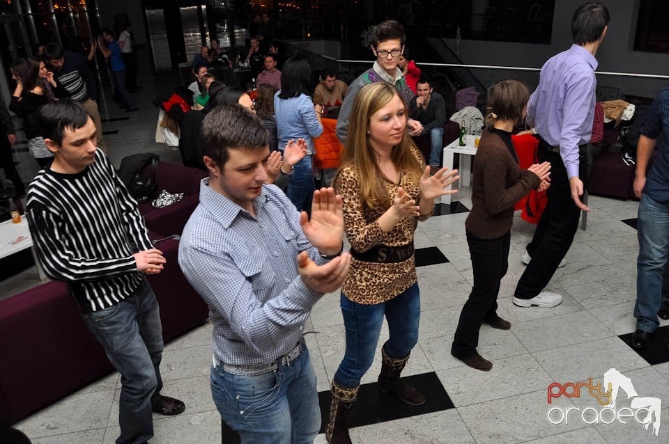 Dans şi distracţie în Blondy's Art Cafe, 