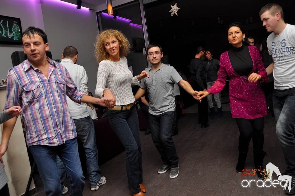 Dans şi distracţie în Blondy's Art Cafe, 