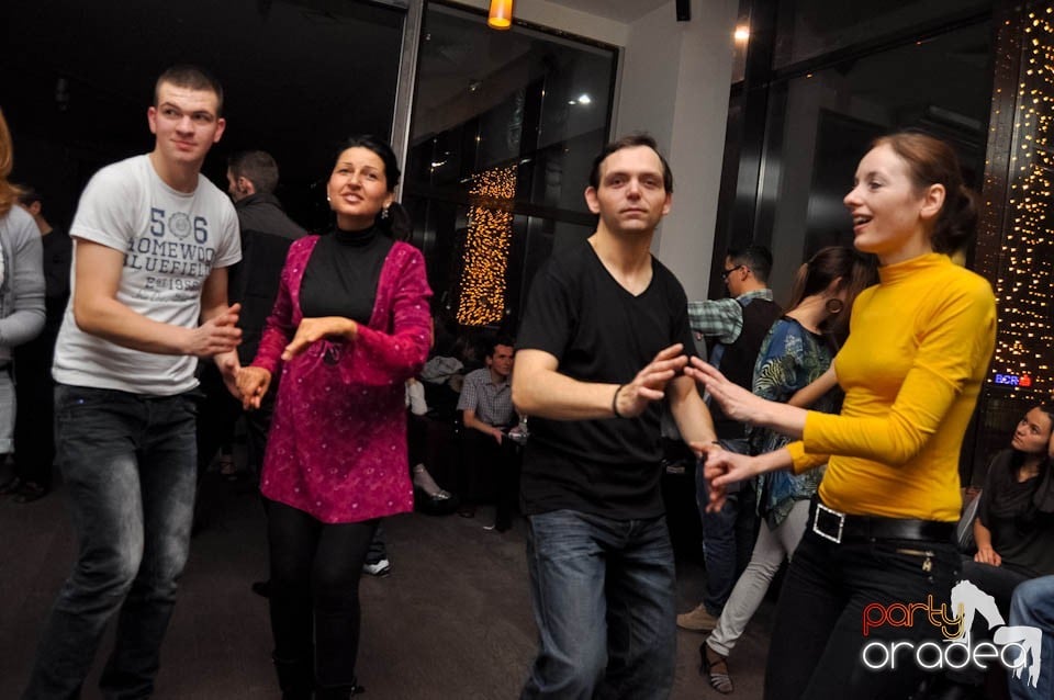 Dans şi distracţie în Blondy's Art Cafe, 