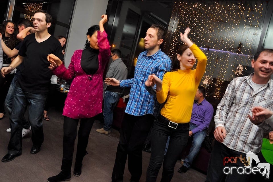 Dans şi distracţie în Blondy's Art Cafe, 