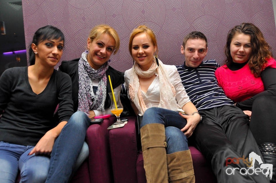 Dans şi distracţie în Blondy's Art Cafe, 