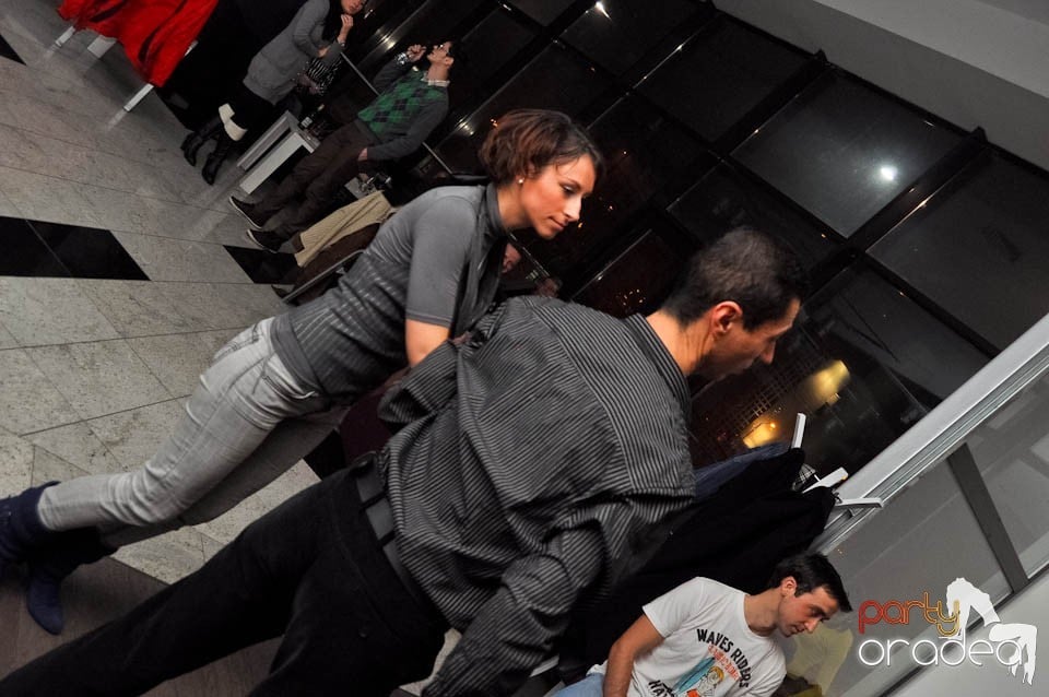 Dans şi distracţie în Blondy's Art Cafe, 