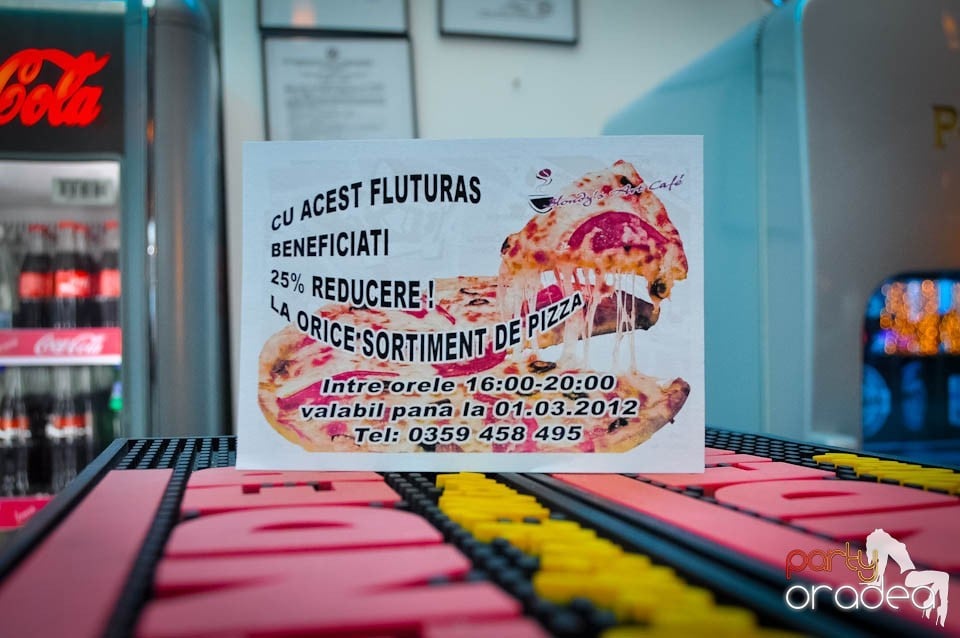 Dans şi distracţie în Blondy's Art Cafe, 