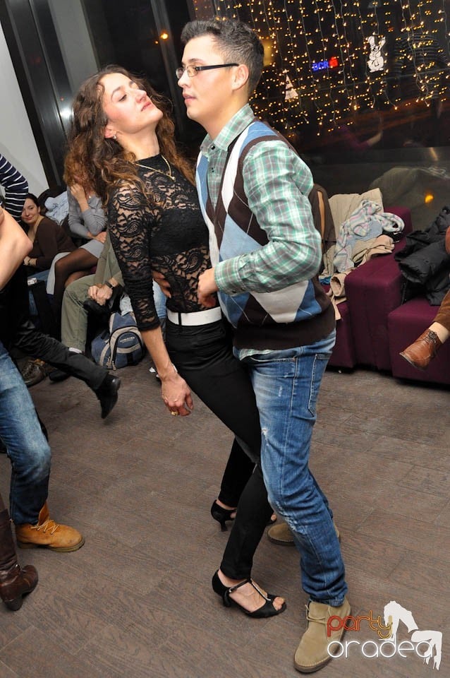 Dans şi distracţie în Blondy's Art Cafe, 