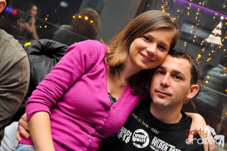 Dans şi distracţie în Blondy's Art Cafe, 