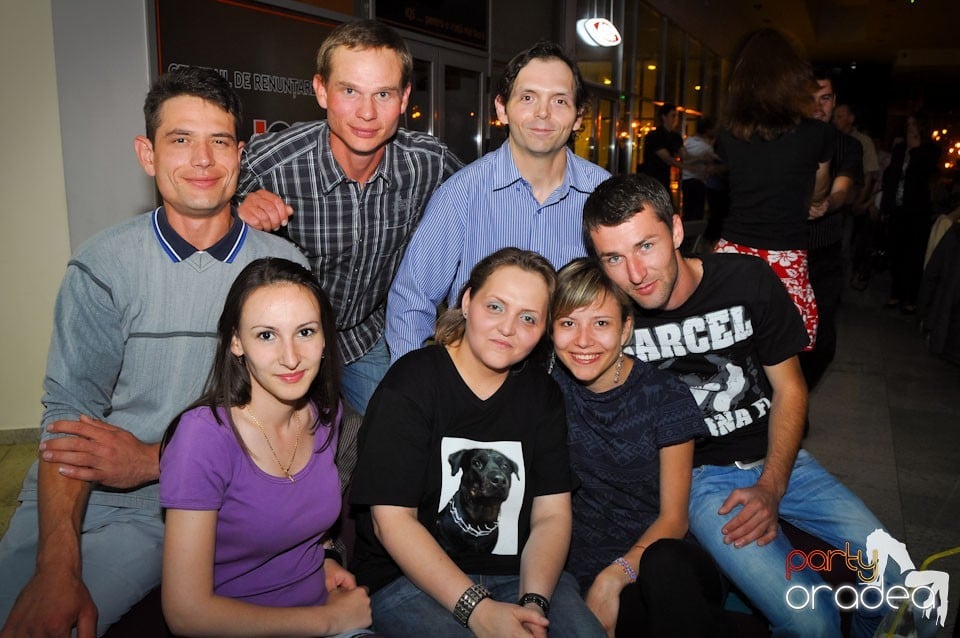 Dans şi distracţie în Blondy's Art Café,
