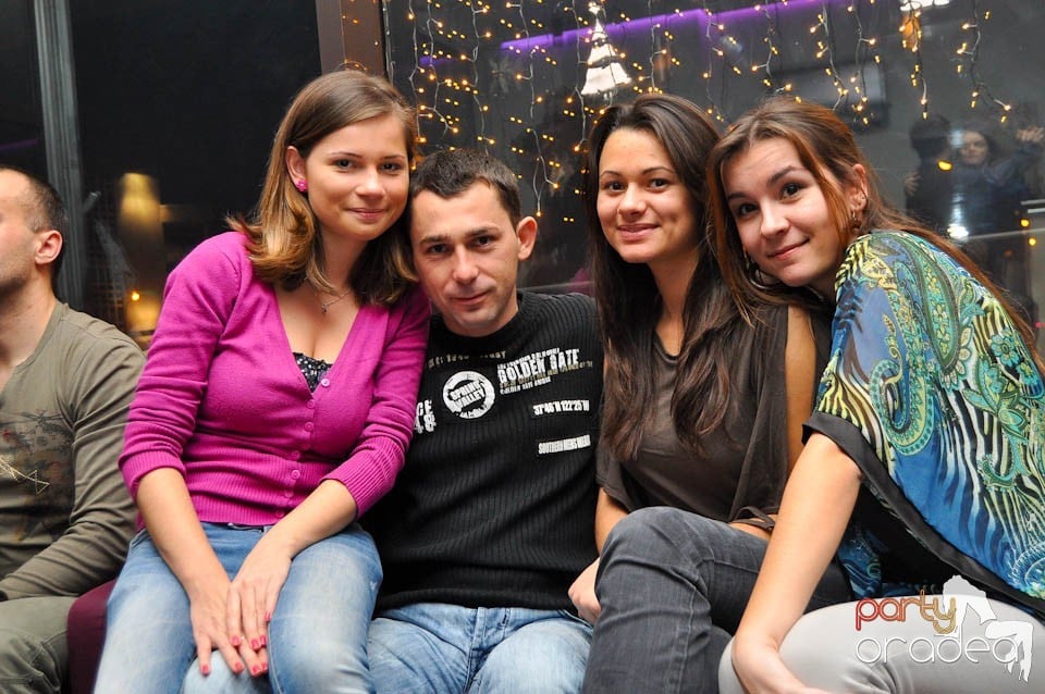 Dans şi distracţie în Blondy's Art Cafe, 