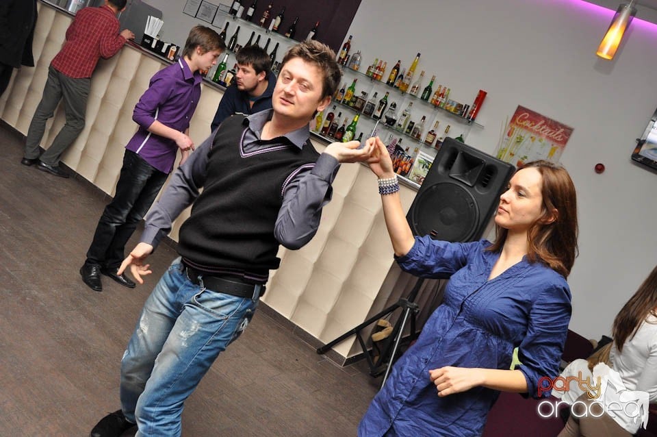 Dans şi distracţie în Blondy's Art Cafe, 