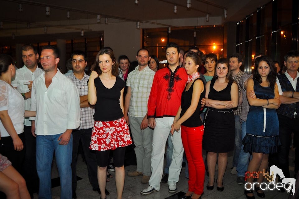 Dans şi distracţie în Blondy's Art Café,