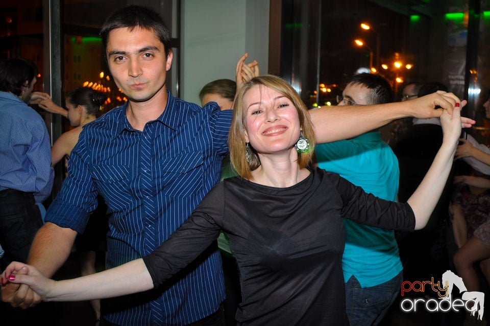 Dans şi distracţie în Blondy's Art Café,