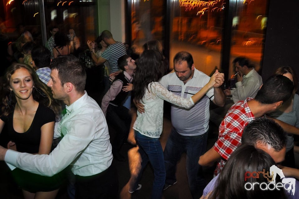 Dans şi distracţie în Blondy's Art Café,