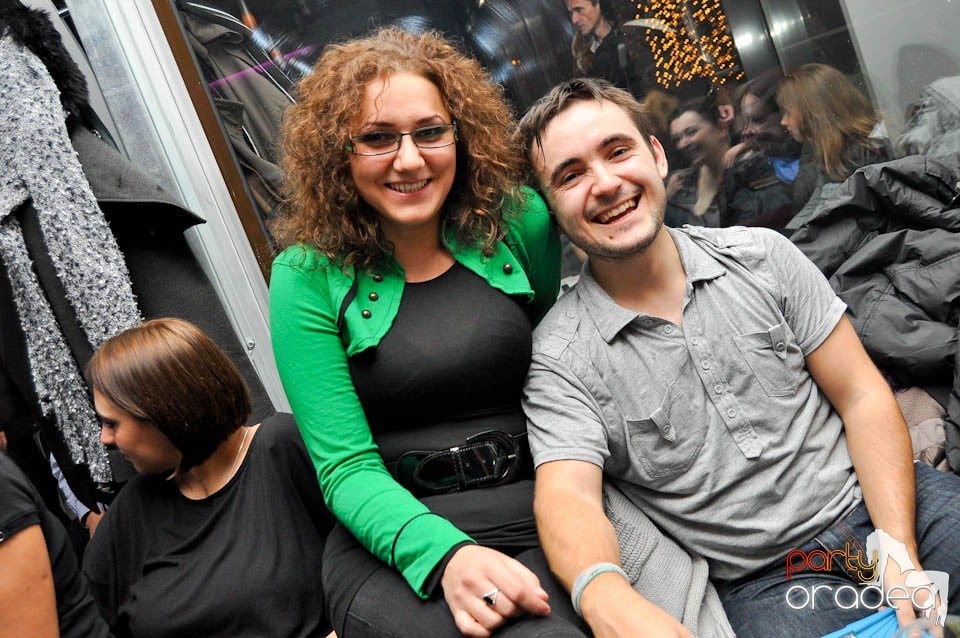 Dans şi distracţie în Blondy's Art Cafe, 