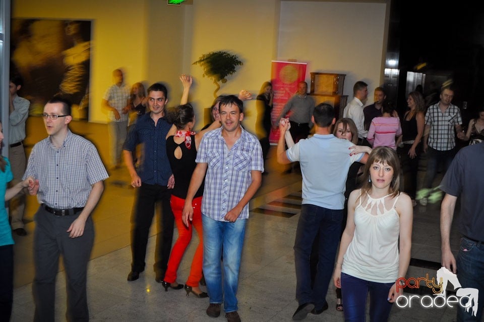 Dans şi distracţie în Blondy's Art Café,