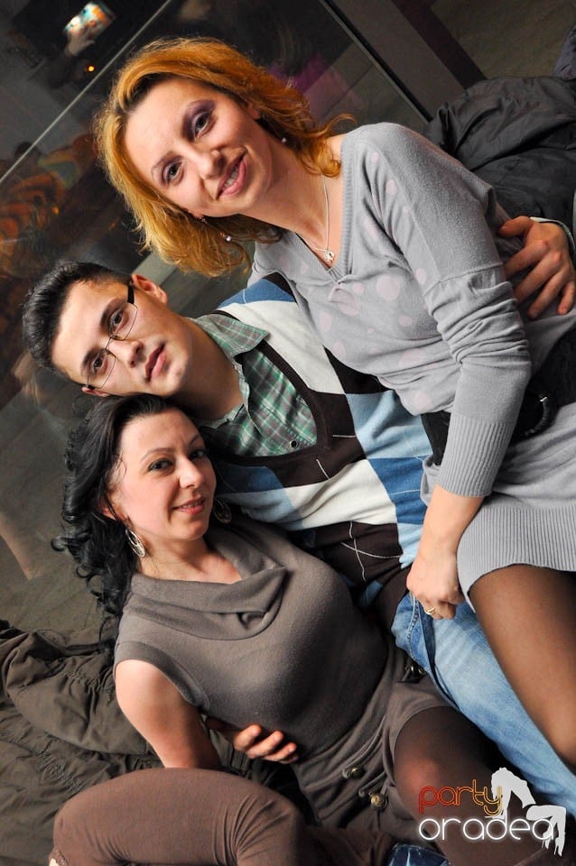 Dans şi distracţie în Blondy's Art Cafe, 