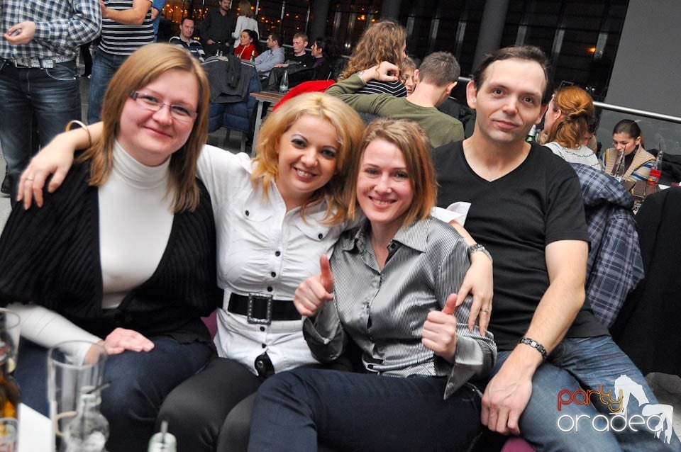 Dans şi distracţie în Blondy's Art Cafe, 