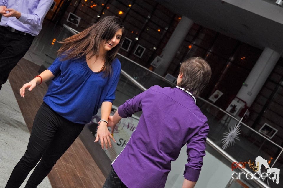 Dans şi distracţie în Blondy's Art Cafe, 