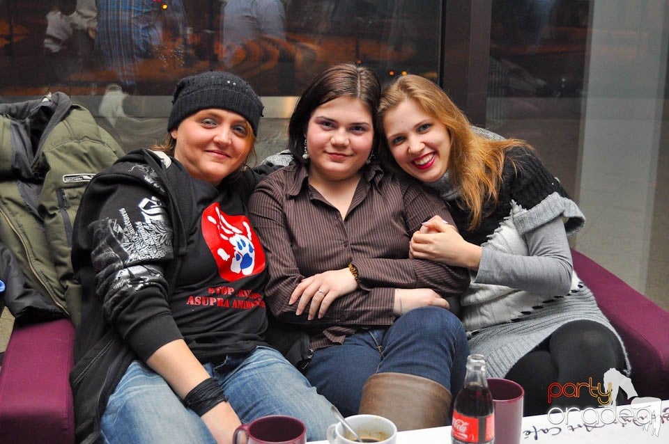 Dans şi distracţie în Blondy's Art Cafe, 