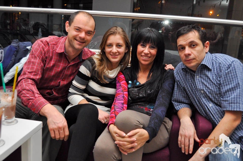 Dans şi distracţie în Blondy's Art Cafe, 