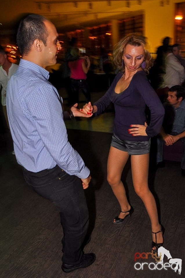 Dans şi distracţie în Blondy's Art Café, 