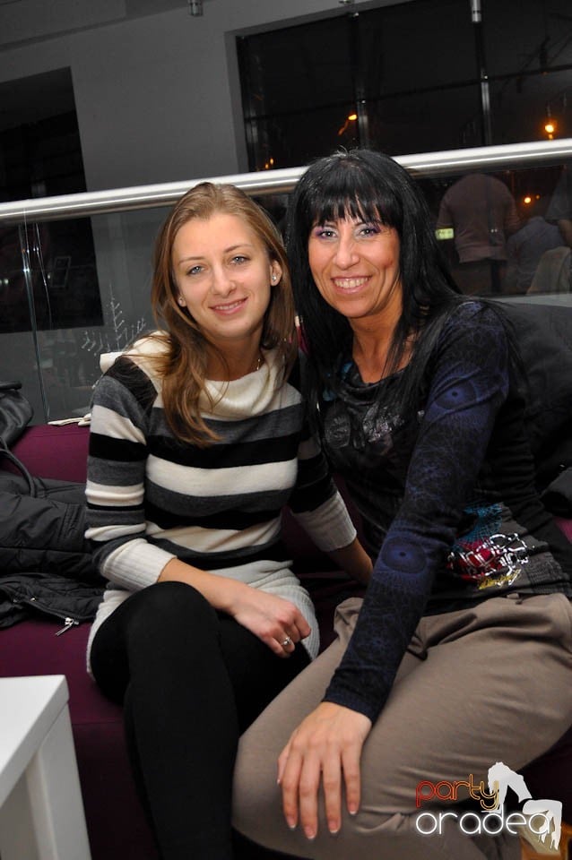 Dans şi distracţie în Blondy's Art Cafe, 