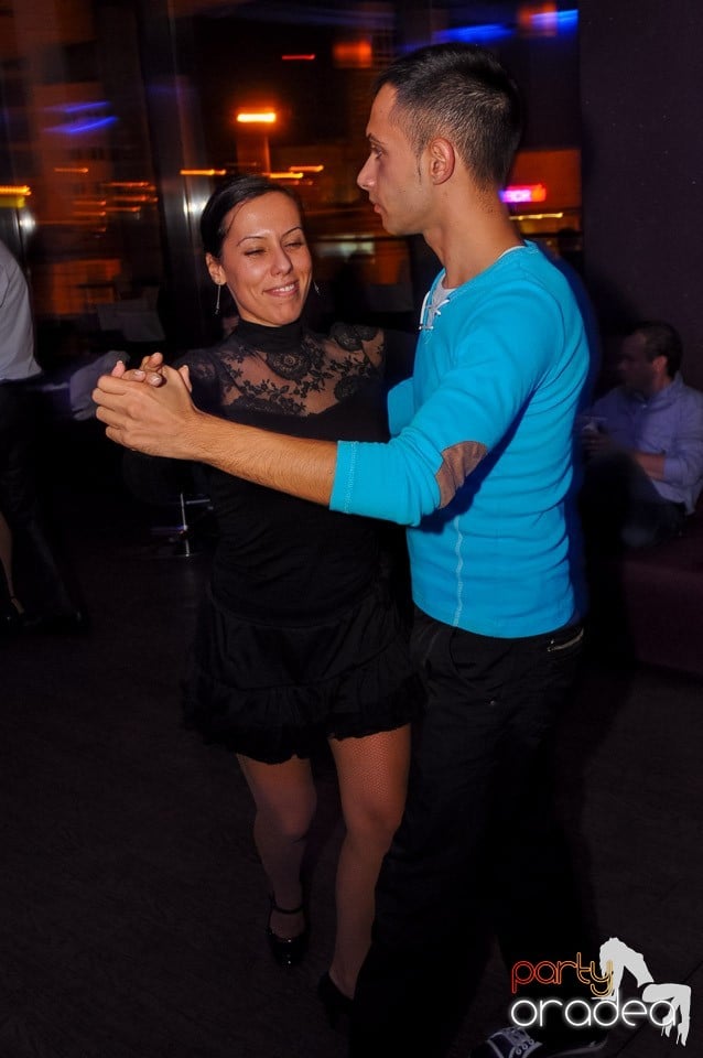 Dans şi distracţie în Blondy's Art Café, 