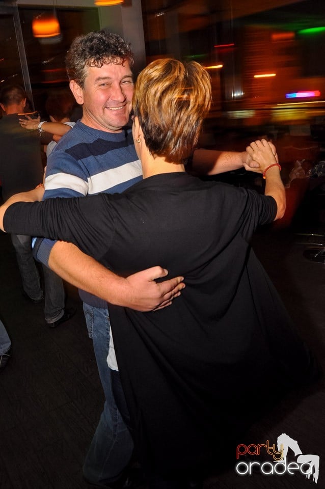 Dans şi distracţie în Blondy's Art Café, 