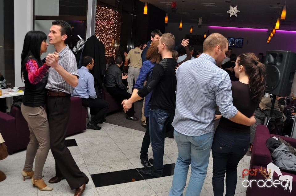 Dans şi distracţie în Blondy's Art Cafe, 