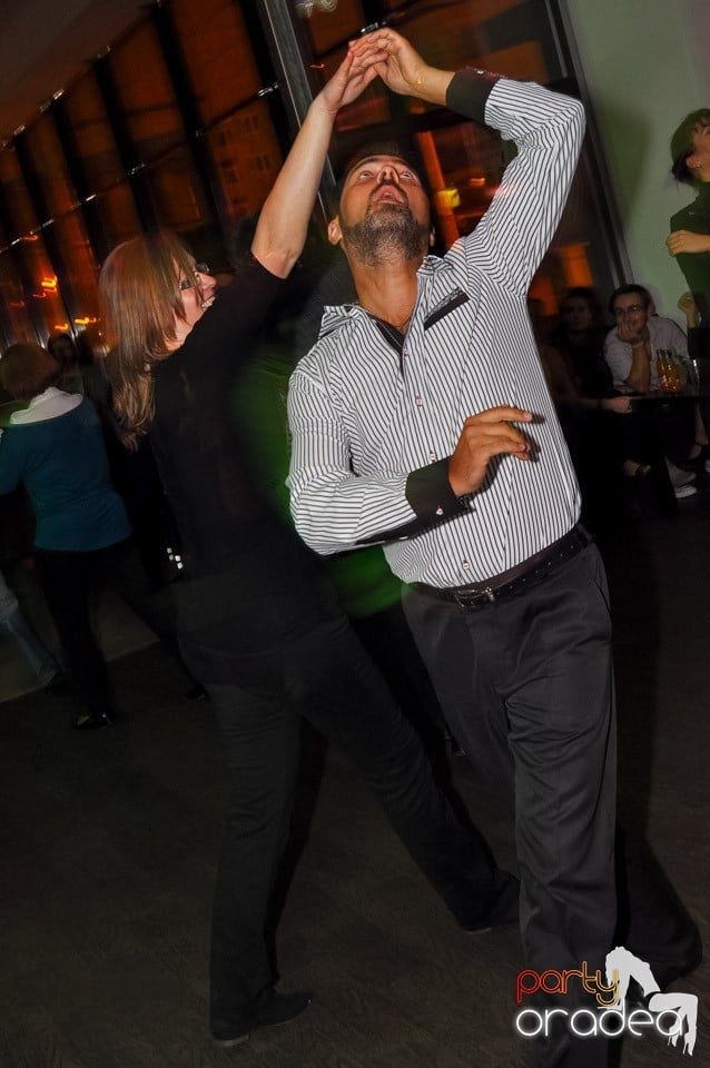 Dans şi distracţie în Blondy's Art Café, 