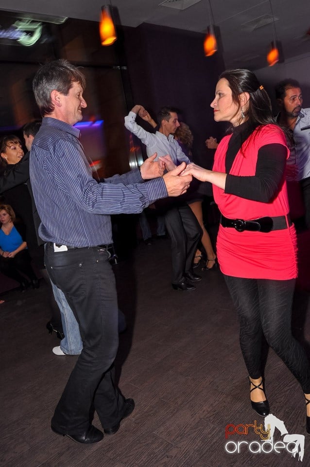 Dans şi distracţie în Blondy's Art Café, 