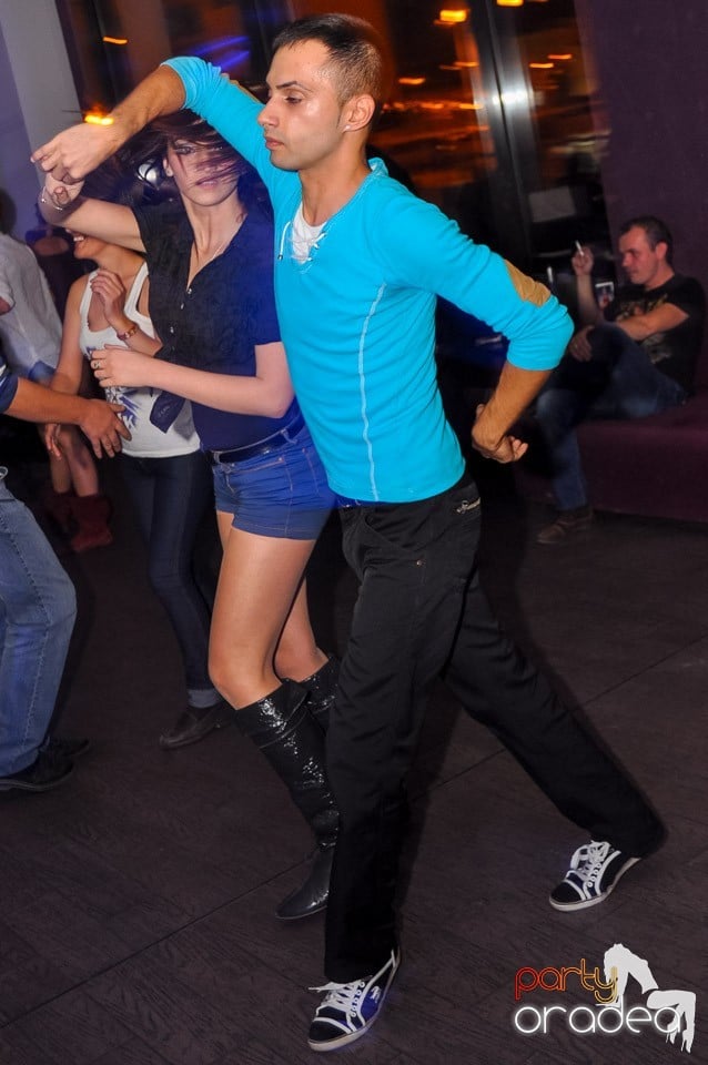 Dans şi distracţie în Blondy's Art Café, 