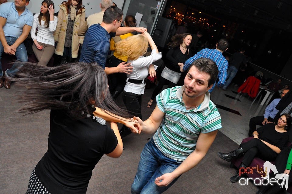 Dans şi distracţie în Blondy's Art Cafe, 