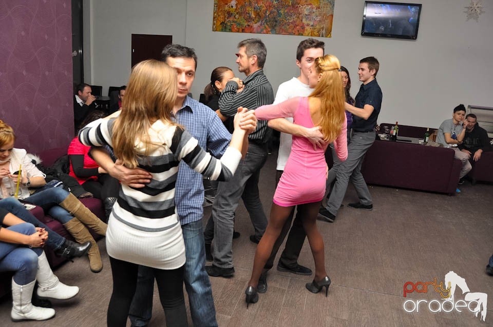 Dans şi distracţie în Blondy's Art Cafe, 