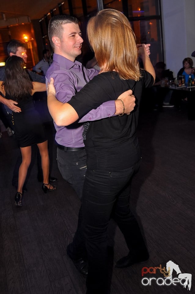 Dans şi distracţie în Blondy's Art Café, 