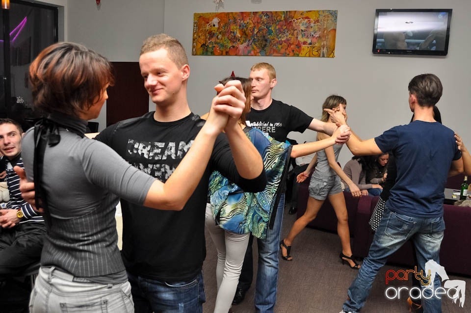 Dans şi distracţie în Blondy's Art Cafe, 