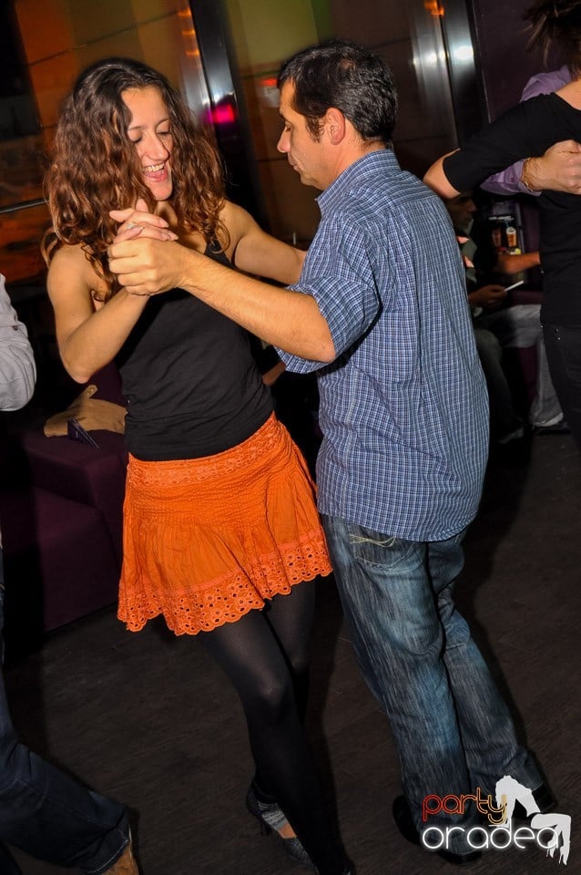 Dans şi distracţie în Blondy's Art Café, 