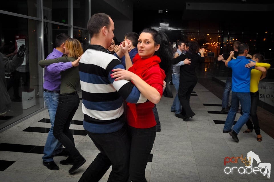 Dans şi distracţie în Blondy's Art Cafe, 