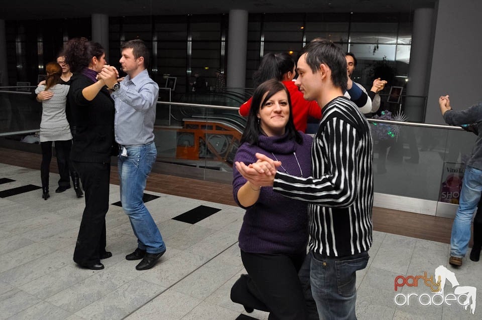 Dans şi distracţie în Blondy's Art Cafe, 