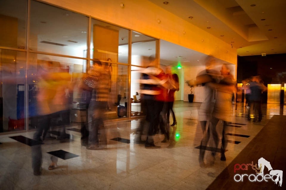 Dans şi distracţie în Blondy's Art Cafe, 