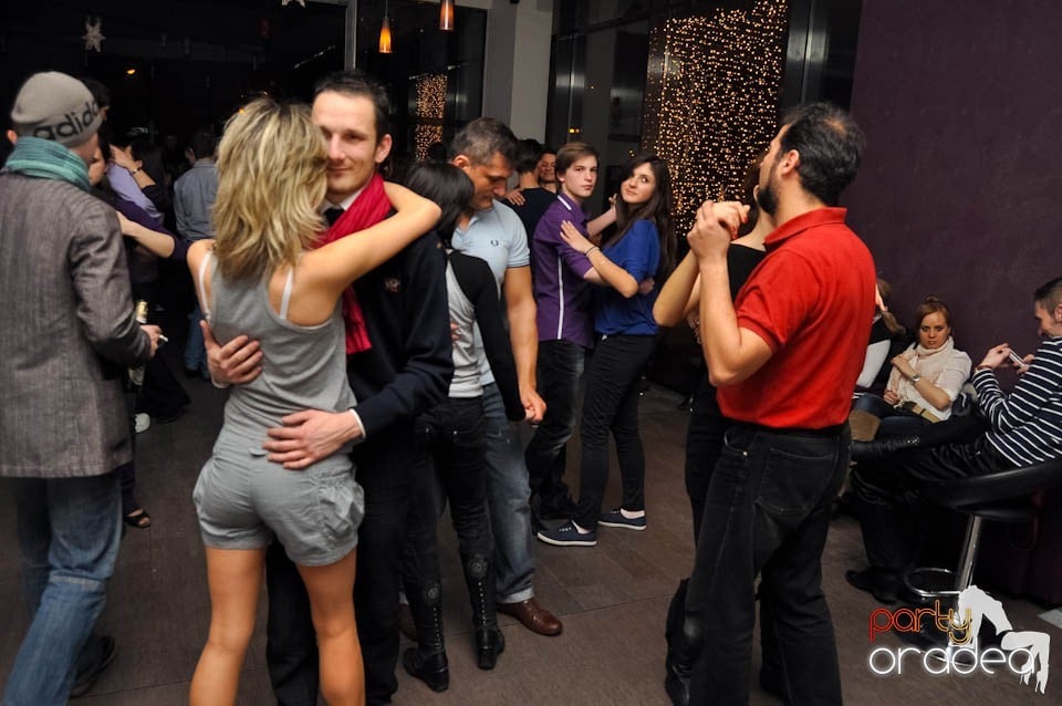 Dans şi distracţie în Blondy's Art Cafe, 