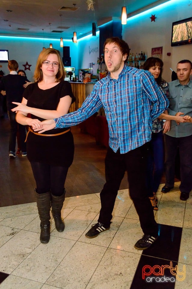 Dans şi distracţie în Blondy's Art Cafe, 