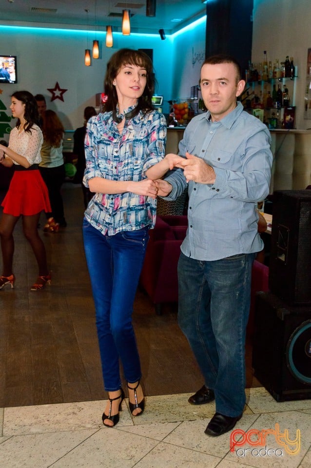 Dans şi distracţie în Blondy's Art Cafe, 