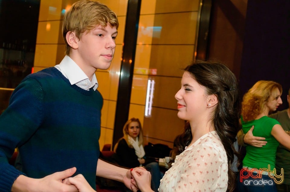 Dans şi distracţie în Blondy's Art Cafe, 