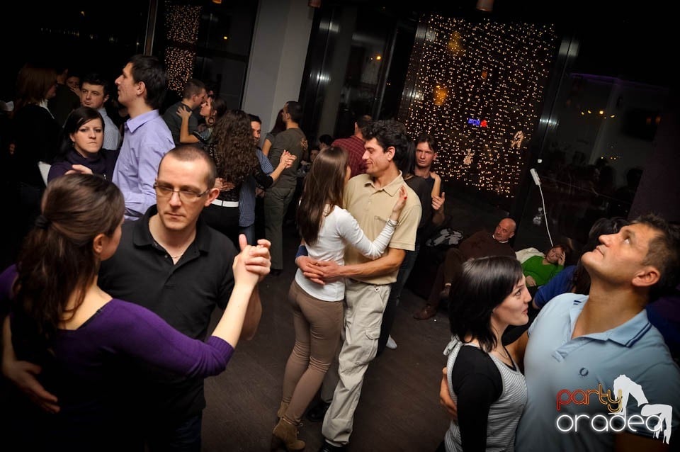 Dans şi distracţie în Blondy's Art Cafe, 