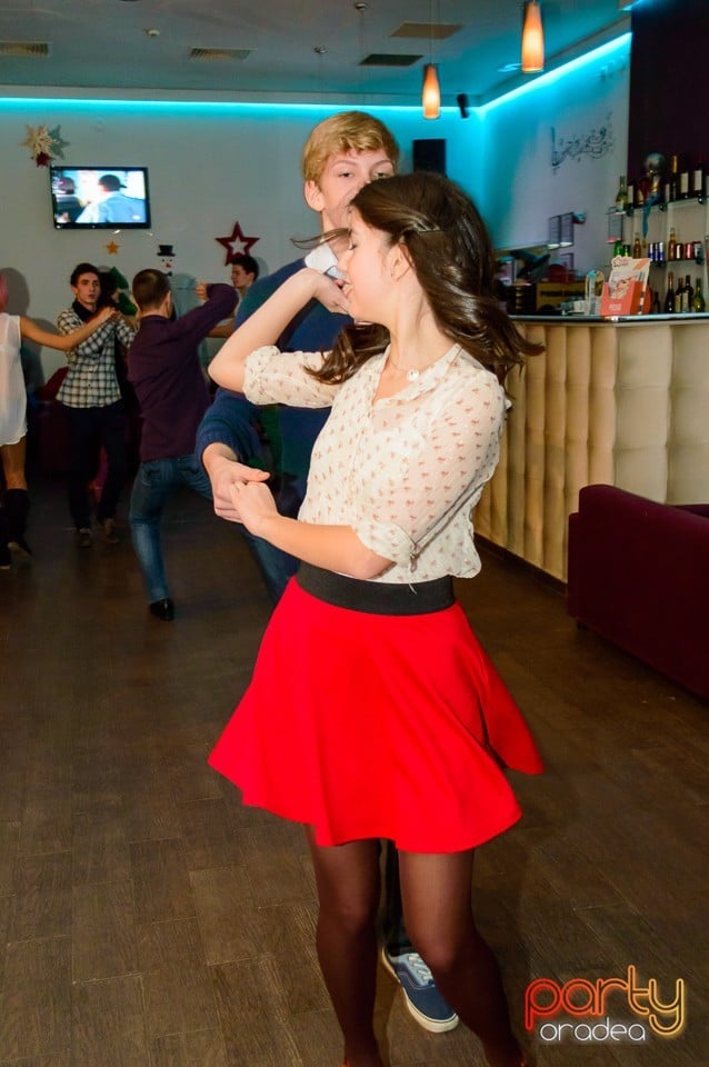 Dans şi distracţie în Blondy's Art Cafe, 