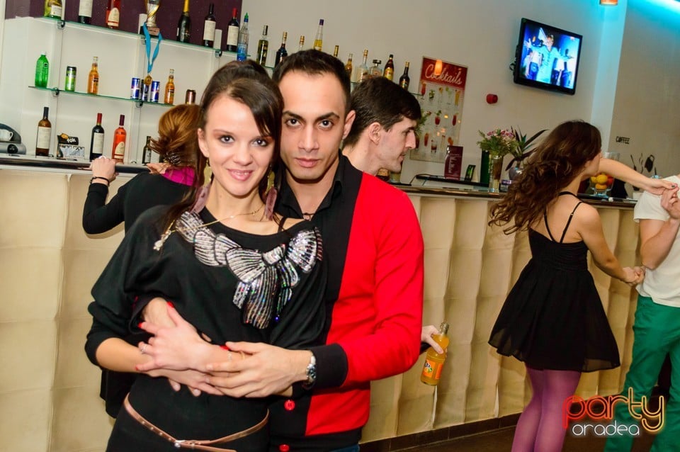 Dans şi distracţie în Blondy's Art Cafe, 