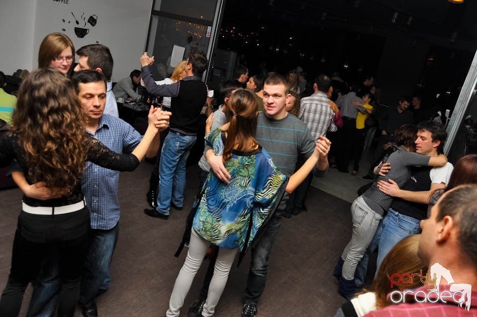 Dans şi distracţie în Blondy's Art Cafe, 