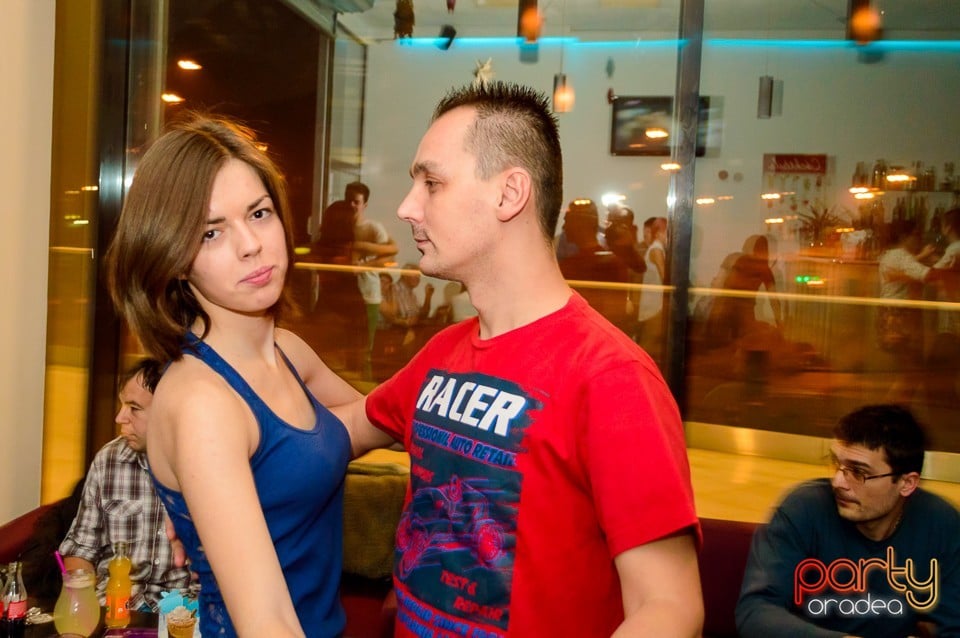 Dans şi distracţie în Blondy's Art Cafe, 